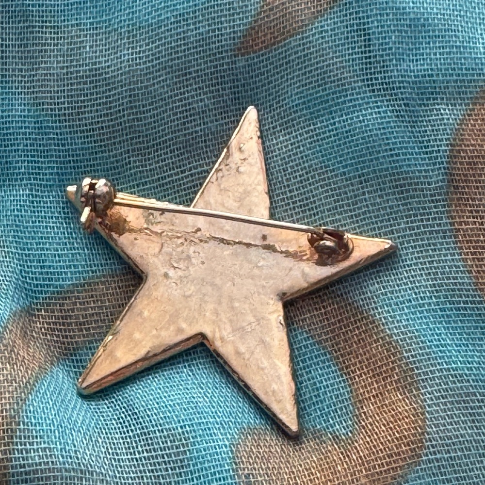 Star Rhinestone Brooch - Picture 6 of 6